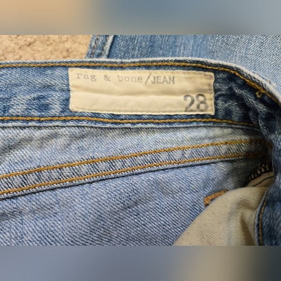 RAG & BONE Light Wash Distressed Cropped Boyfriend Jeans. Size 28 - Picture 8 of 13